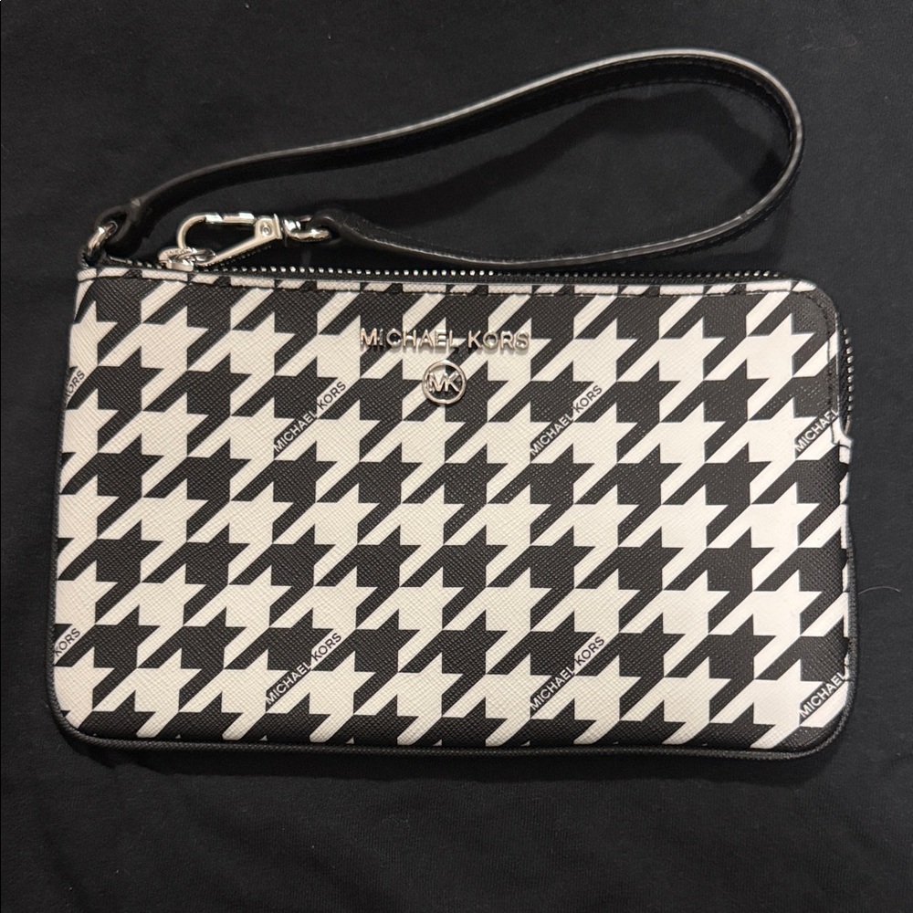 Michael Kors Houndstooth Wristlet in Black and White